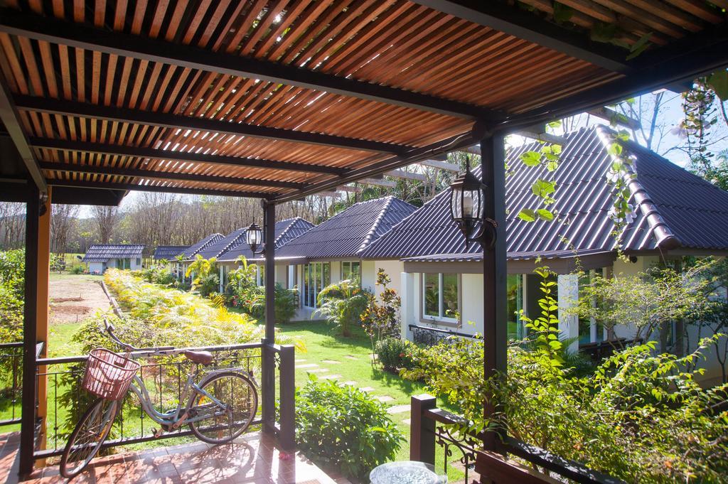 Charpoot Cottage Khao Lak Exteriör bild