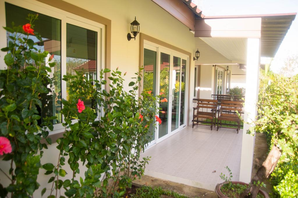 Charpoot Cottage Khao Lak Exteriör bild