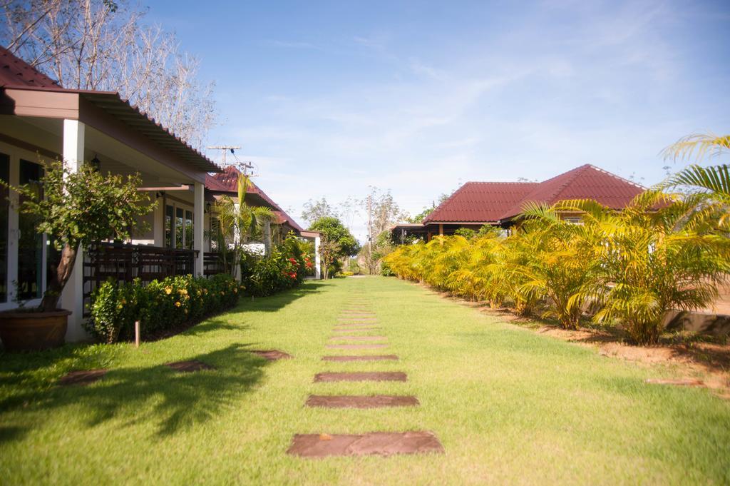 Charpoot Cottage Khao Lak Exteriör bild