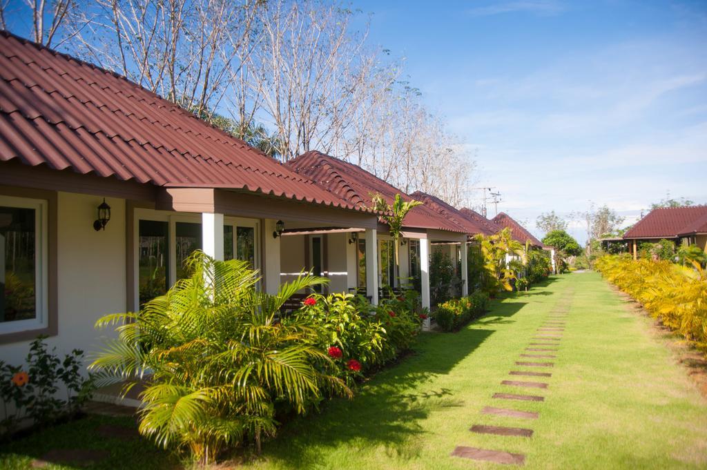 Charpoot Cottage Khao Lak Exteriör bild