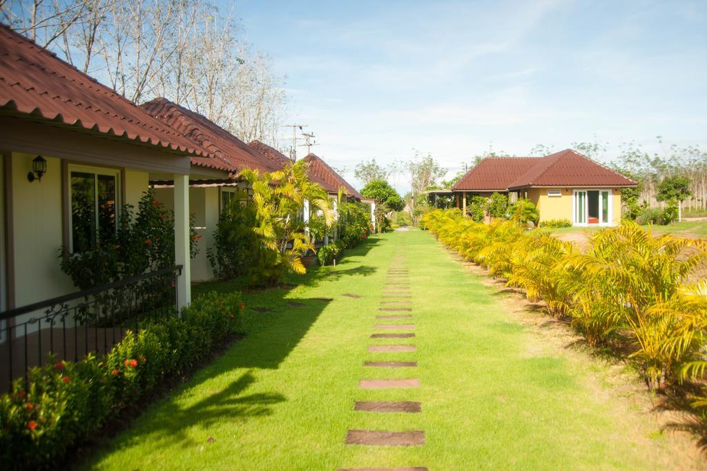 Charpoot Cottage Khao Lak Exteriör bild