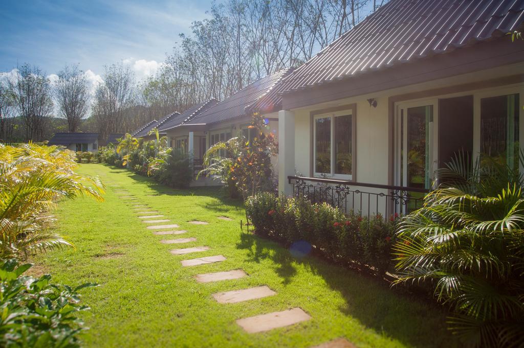Charpoot Cottage Khao Lak Exteriör bild