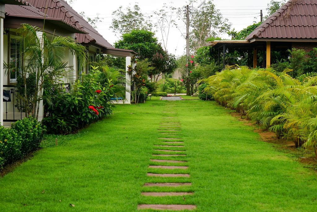 Charpoot Cottage Khao Lak Exteriör bild