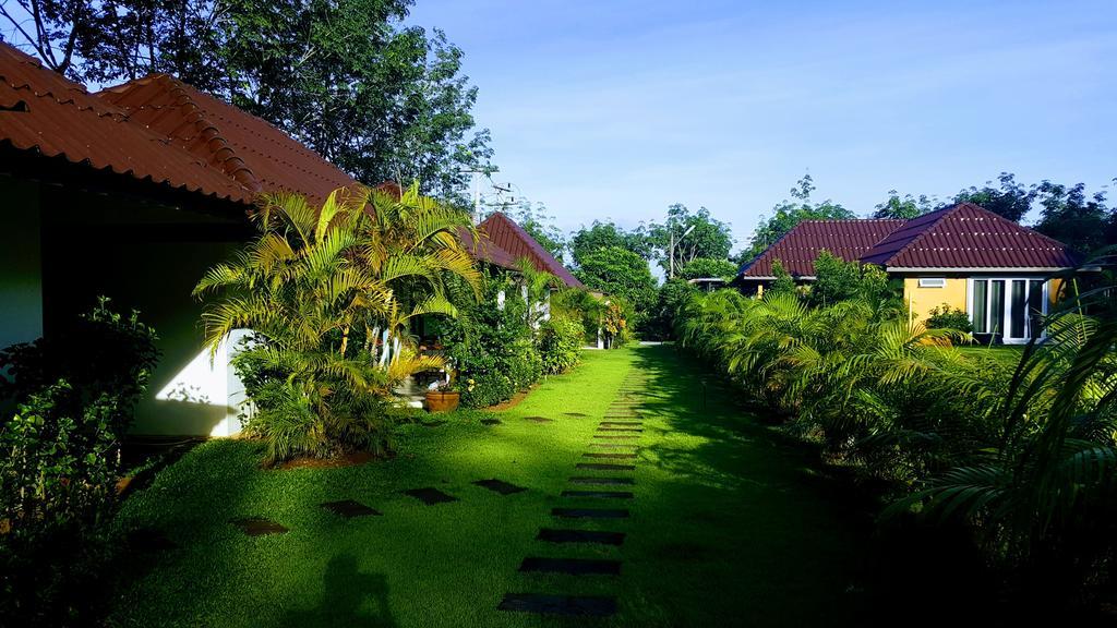 Charpoot Cottage Khao Lak Exteriör bild